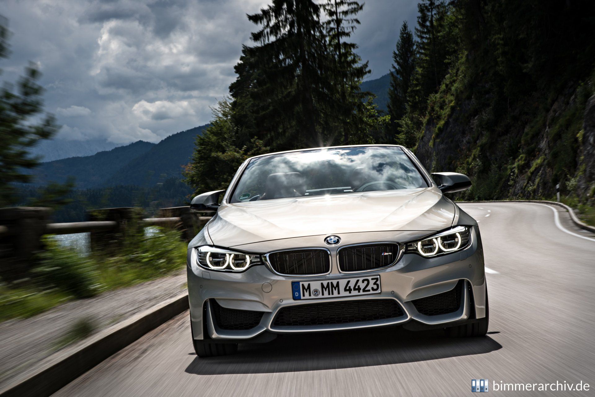 BMW M4 Cabrio - BMW Individual Mondstein metallic