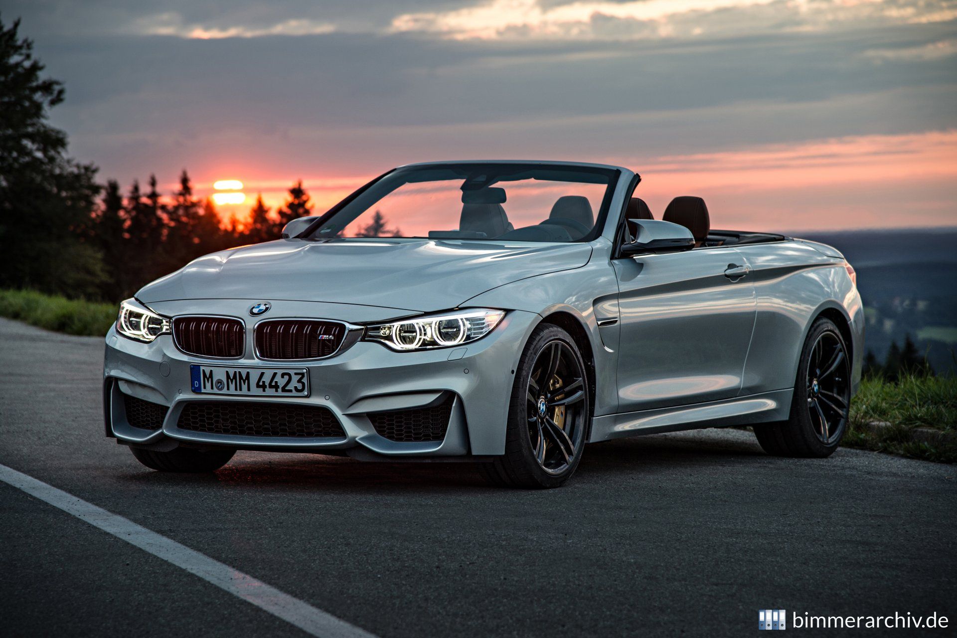 BMW M4 Cabrio - BMW Individual Mondstein metallic