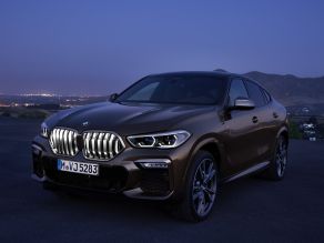 BMW X6 M50i