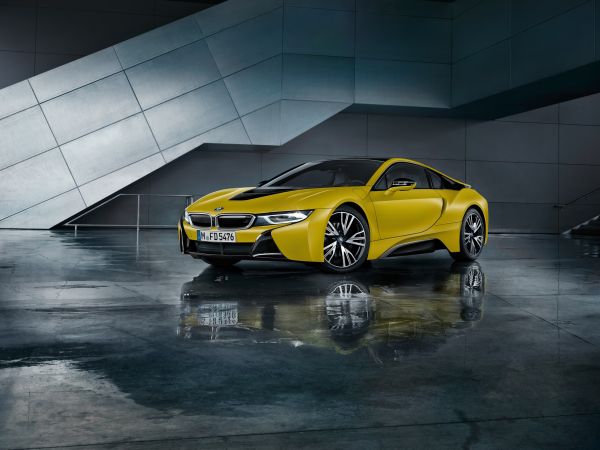 BMW i8 Protonic Frozen Yellow Edition