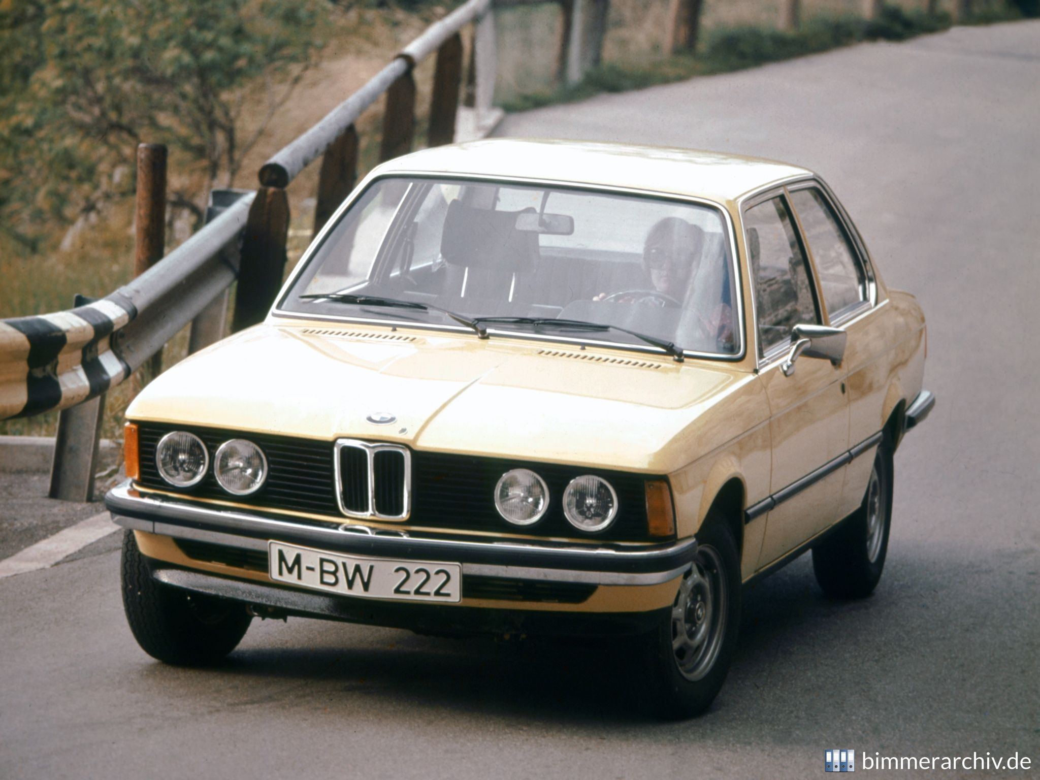 Старая бмв. БМВ е21 320. BMW 320i e21. BMW e21 320. BMW 3 Series (e21).